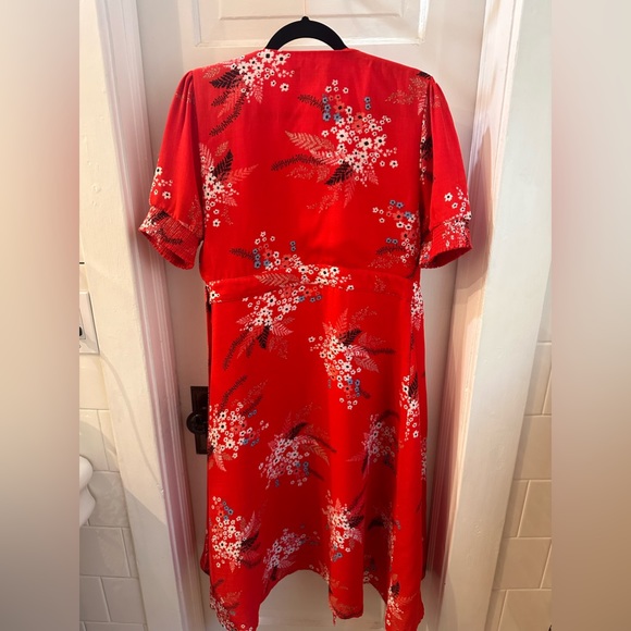 Lulus red, floral print wrap dress v neck short puff sleeve midi length sz L(10) - Picture 3 of 12